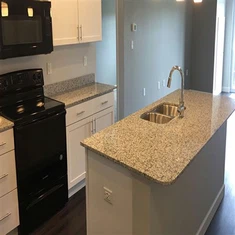 Гранитная столешница кухонная остров